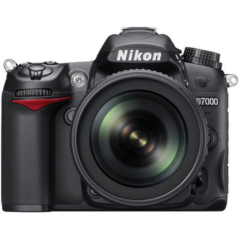 Câmera DSLR Nikon D7000 com Lente 18-105mm NIKKOR VR DX