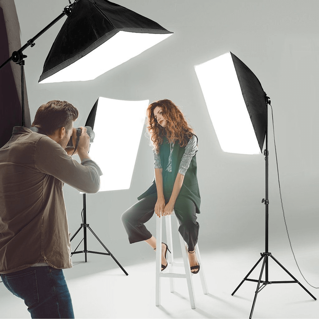 Kit de Iluminação com Softbox 50x70cm, 4 Lâmpadas de 30w e Tripé