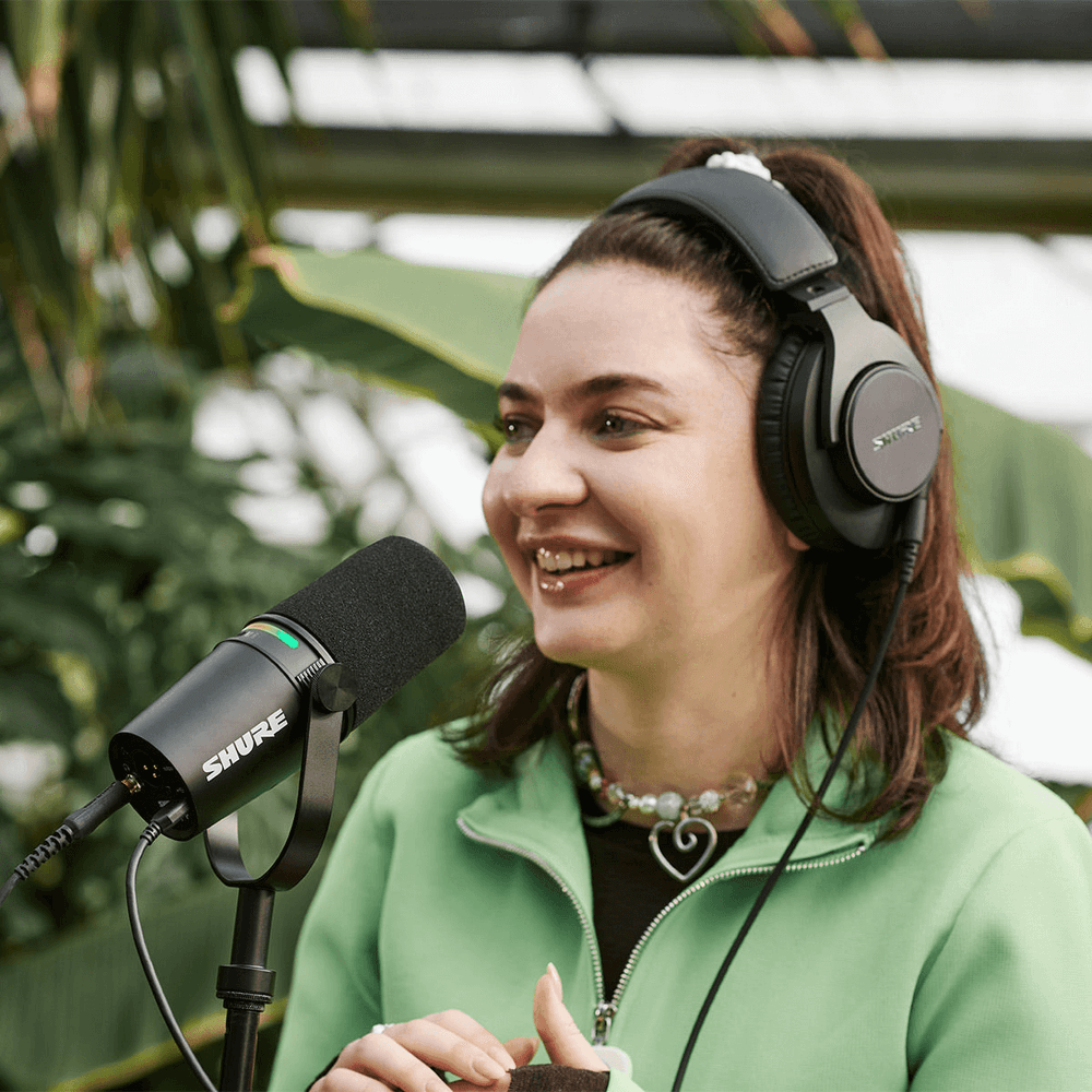 Microfone Shure MV7+ Podcast - WorldView