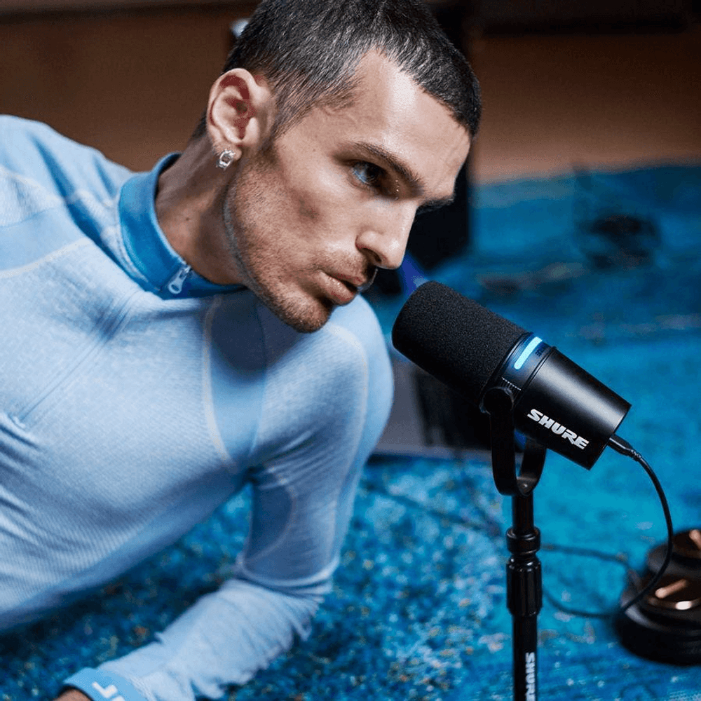 【美品】SHURE MV7+ PODCAST MICROPHONE Shure Microfone dinâmico MV7+ Podcast. Certificado OBS, áudio