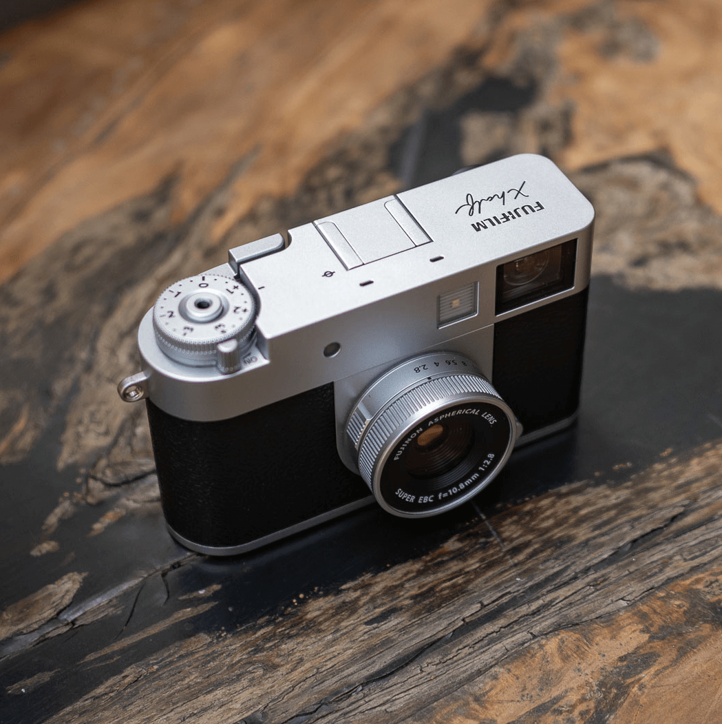 FujiFilm X Half HF1 com Lente 10.8mm (Prata) - eMania Foto e Video